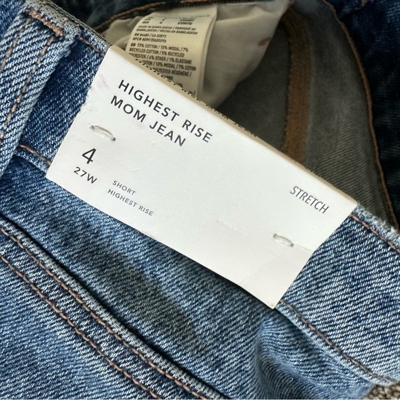 American Eagle HIGHEST RISE MOM JEAN BLOWN OUT BLUE STRETCH Size 4 - Picture 3 of 8